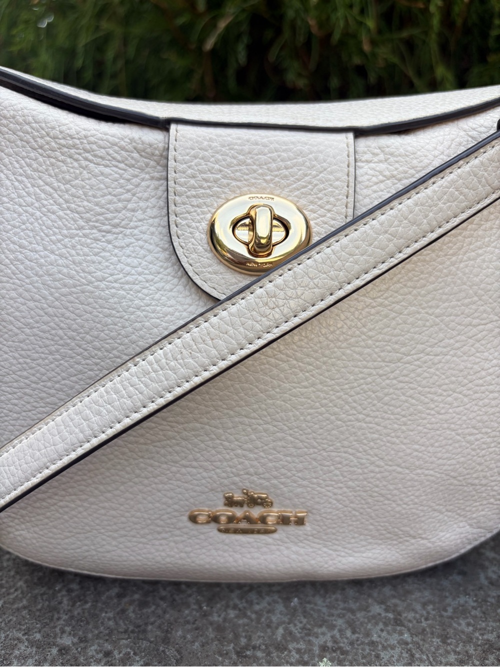 Coach Mia Shoulder Bag Chalk Pebble Leather Gold Hardware - Picture 3 of 15